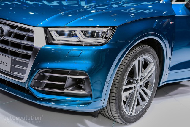 
Nếu khách hàng chọn gói S Line thể thao, Audi Q5 2017 sẽ có thêm vành hợp kim 19 inch. Thậm chí, Audi còn chuẩn bị sẵn cả vành 21 inch cho Q5 2017 phòng khi khách hàng muốn lắp.
