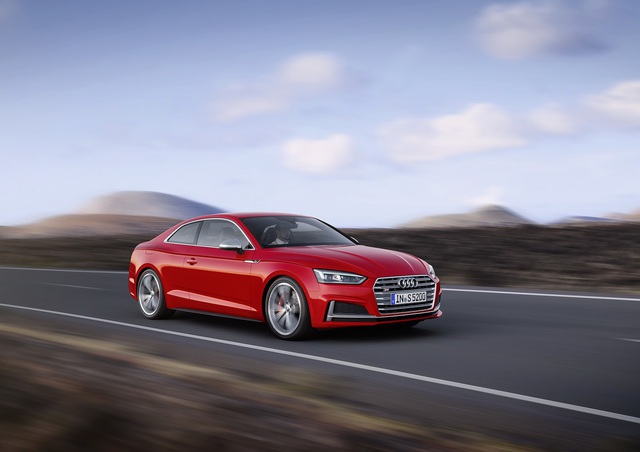 
Vào hồi tháng 6 năm nay, hãng Audi đã tung ra những thông tin chi tiết của A5 Coupe thế hệ mới tại thị trường châu Âu. Mãi đến nay, hãng Audi mới công bố A5 Coupe 2018 dành cho thị trường Mỹ, bao gồm cả S5 Coupe.
