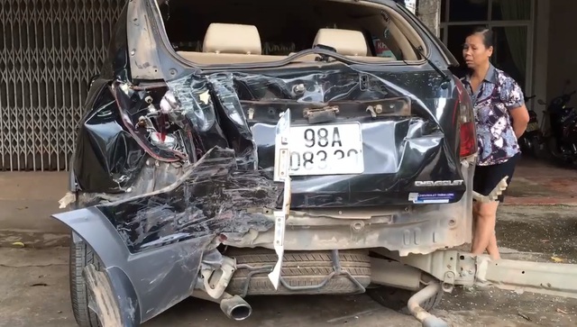 Chiếc Chevrolet Captiva hư hỏng nặng.