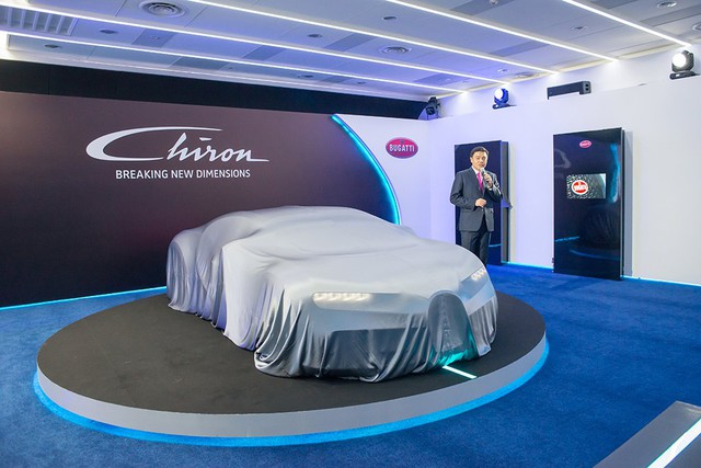 
Sau khi ra mắt tại hai thị trường lớn là châu Âu và Bắc Mỹ, siêu xe Bugatti Chiron đã chính thức đặt chân đến khu vực Đông Nam Á, cụ thể là quốc đảo Sư tử Singapore, trong một sự kiện ra mắt dành cho khách mời.
