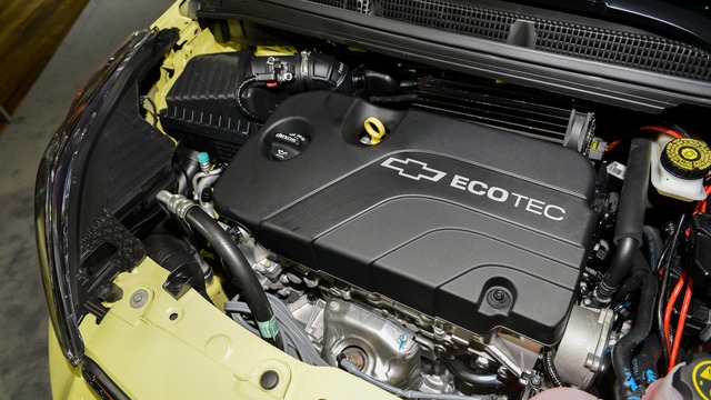 
Tương tự Spark thông thường, Chevrolet Spark Activ mới cũng sử dụng động cơ xăng 4 xy-lanh, hút khí tự nhiên, dung tích 1,4 lít, sản sinh công suất tối đa 98 mã lực và mô-men xoắn cực đại 127 Nm. Sức mạnh được truyền tới bánh thông qua hộp số sàn hoặc CVT.
