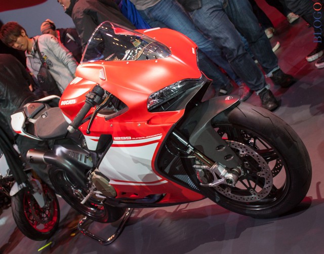
Bí quyết để ép cân cho 1299 Superleggera 2017 của Ducati nằm ở bộ khung liền thân, gắp đơn, khung phụ, dàn áo và vành bằng sợi carbon siêu nhẹ, siêu bền. 
