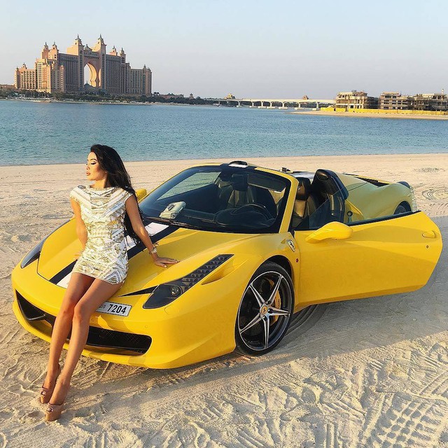 
Ở Dubai, siêu xe không chỉ dành riêng cho phái mạnh.
