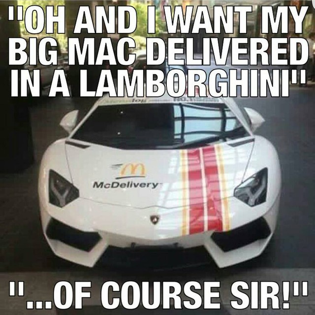 
Đi đưa đồ ăn nhanh phải dùng siêu xe Lamborghini mới chịu.
