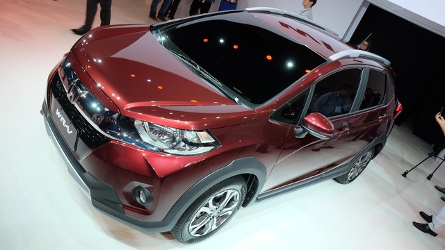 Dự đoán, Honda WR-V mới sẽ sử dụng động cơ đa nhiên liệu 4 xy-lanh, i-VTEC, dung tích 1,5 lít với công suất tối đa 116 mã lực. Động cơ kết hợp cùng hộp số sàn 5 cấp hoặc CVT cũng như hệ dẫn động cầu trước.