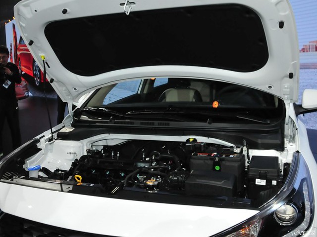 
Bên dưới nắp capô của Hyundai Accent Hatchback 2017 là 2 tùy chọn động cơ tương tự phiên bản sedan. Tại thị trường Trung Quốc, Hyundai Verna 2017 có 2 tùy chọn động cơ khác nhau. Đầu tiên là động cơ xăng 1,4 lít với công suất tối đa 100 mã lực. Thứ hai là động cơ 1,6 lít với công suất tối đa 123 mã lực. 
