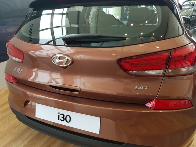 Ngắm xe gia đình đúng nghĩa Hyundai i30 2017 bằng xương, bằng thịt - Ảnh 9.