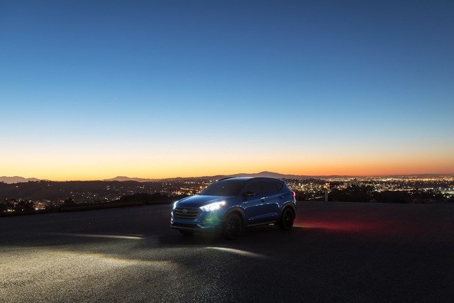 
Dự kiến, Hyundai Tucson Night sẽ có mặt trên thị trường Mỹ vào cuối năm nay. Hiện giá bán của Hyundai Tucson Night vẫn chưa được công bố. Trong khi đó, Hyundai Tucson 2017 có giá dao động từ 22.700 - 31.175 USD, tương đương 509 - 699 triệu Đồng.
