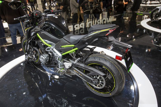 
Đồng thời, Z900 sẽ được định vị thấp hơn mẫu naked bike thần thánh Z1000 trong dòng sản phẩm của Kawasaki.
