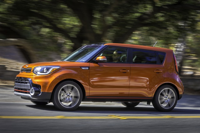 Vào hồi tháng 8 năm nay, hãng Kia đã chính thức tung ra phiên bản nâng cấp của mẫu xe Soul tại thị trường quê nhà Hàn Quốc. Đến cuối tháng 9/2016, hãng Kia tiếp tục công bố thông tin và hình ảnh ban đầu của Soul 2017 tại thị trường châu Âu. Tới nay, hãng Kia lại cung cấp thông tin chi tiết của Soul 2017 tại thị trường Mỹ.