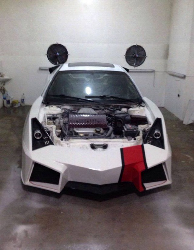 Chiếc Lamborghini Reventon tự chế được trang bị động cơ của Mitsubishi Galant.