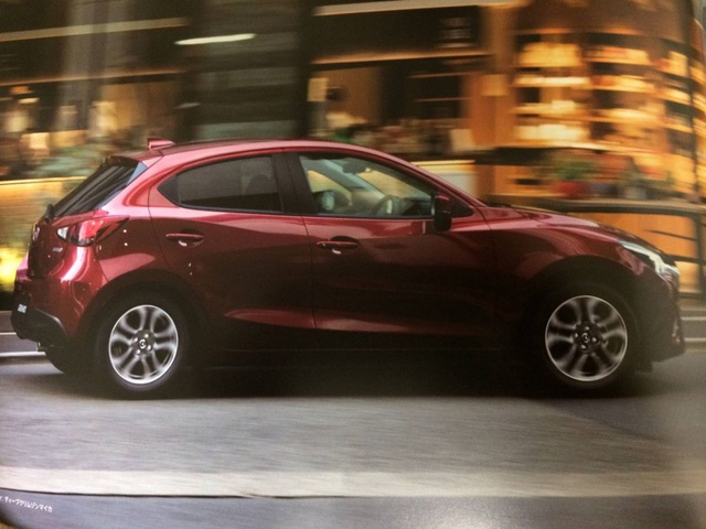 Mazda2 2017 lộ diện, thay đổi nhẹ ở thiết kế - Ảnh 4. Mazda2 2017 lộ diện, thay đổi nhẹ ở thiết kế - Ảnh 4.
