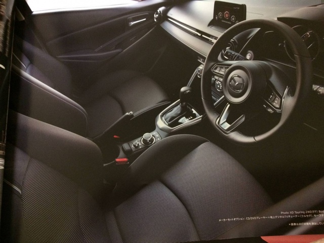 Mazda2 2017 lộ diện, thay đổi nhẹ ở thiết kế - Ảnh 2. Mazda2 2017 lộ diện, thay đổi nhẹ ở thiết kế - Ảnh 2.