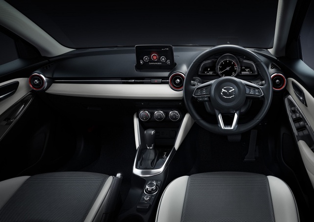 Nội thất Mazda2 2017