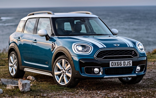 
Sau 6 năm có mặt trên thị trường, cuối cùng Mini Countryman cũng được bổ sung phiên bản nâng cấp đúng nghĩa. Ngoài thiết kế mới, Mini Countryman 2017 còn được bổ sung những tùy chọn động cơ khác biệt và kích thước lớn hơn trước. Dự kiến, Mini Countryman nâng cấp sẽ chính thức trình làng trong triển lãm Los Angeles 2016 diễn ra vào tháng sau.
