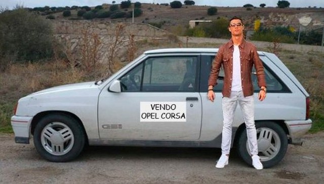 
Ronaldo trông thật ngầu khi tạo dáng bên chiếc xe giá rẻ Opel Corsa.

