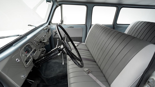 Những nỗ lực phục chế của FJ Company đã được đền đáp xứng đáng. Chiếc Toyota Land Cruiser FJ45LV 1967 được đưa về tình trạng đẹp hơn cả xe lúc mới xuất xưởng.