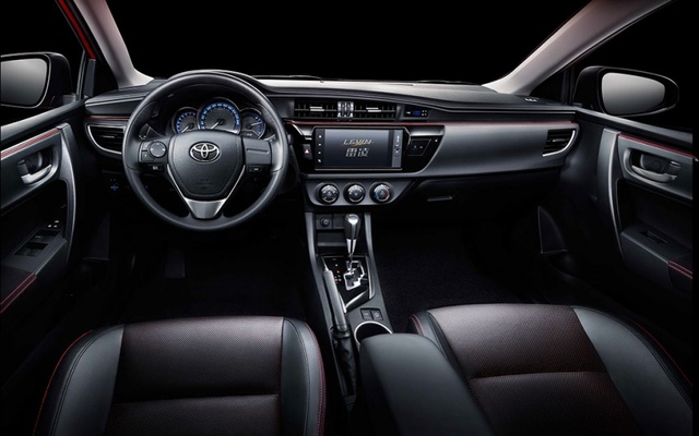 
Động cơ tăng áp mới sẽ kết hợp với hộp số sàn 6 cấp hoặc CVT. Ngoài ra, động cơ còn có sự hỗ trợ của hệ thống Toyota Smart Stop tiêu chuẩn mới để cắt giảm lượng xăng tiêu thụ. Riêng hộp số CVT của Toyota Levin 2016 có thêm chế độ Sport.
