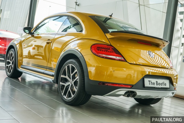
Volkswagen Beetle Dune được nhập khẩu nguyên chiếc từ Mexico vào Malaysia với số lượng đúng 50 chiếc. Tại thị trường Malaysia, Volkswagen Beetle Dune được bán với giá khởi điểm 179.990 RM, tương đương 921 triệu Đồng.
