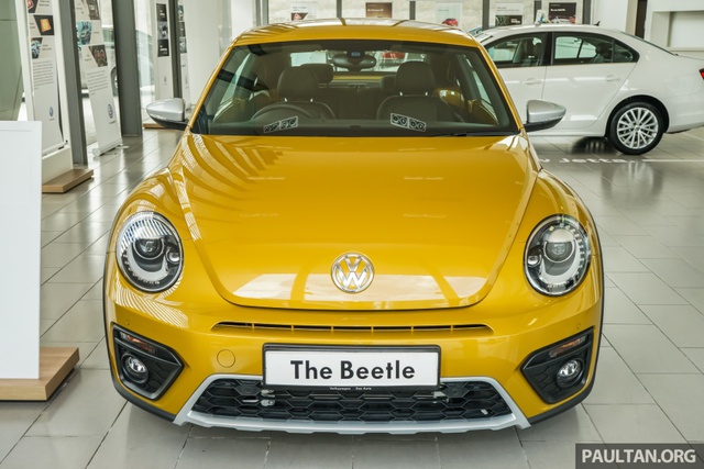 
Những điểm khác biệt về thiết kế của Volkswagen Beetle Dune so với Beetle thường nằm ở cản va trước hầm hố hơn...

