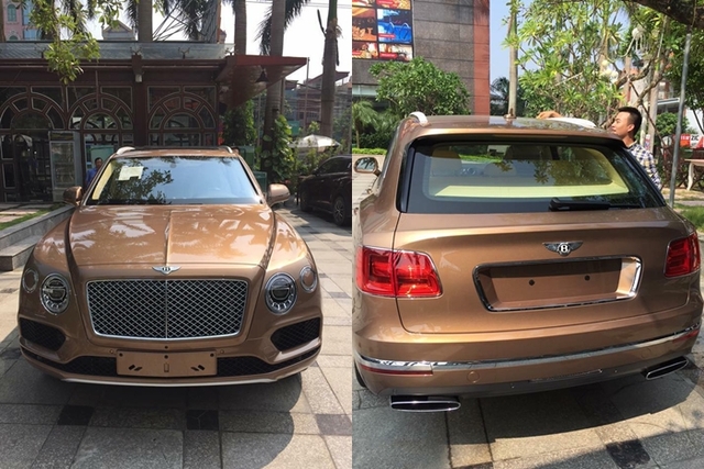 
Sau 2 tuần được đưa về nước, chiếc Bentley Bentayga chính hãng đầu tiên tại Việt Nam vừa được chuyển giao cho chủ nhân sinh sống tại Ninh Bình. Địa điểm mà chiếc SUV siêu sang xuất hiện là bãi đỗ xe của khách sạn 5 sao The Vissai Ninh Bình thuộc sở hữu của ông Hoàng Mạnh Trường hay thường gọi bầu Trường.
