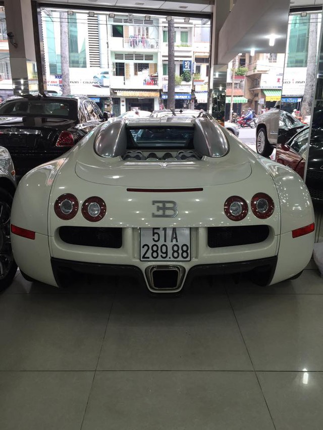 
Đây là chiếc Bugatti Veyron duy nhất tại Việt Nam tính đến thời điểm này.
