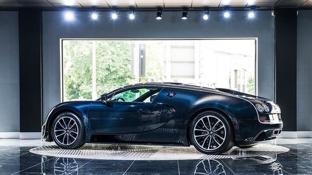 
Đại lý siêu xe ở Anh quốc vừa đem đến cho các đại gia trên toàn thế giới một siêu phẩm tốc độ khá đình đám Bugatti Veyron Super Sport với chỉ 45 chiếc được cho ra lò.
