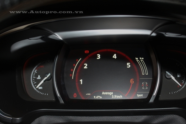 
Bảng đồng hồ và màn hình cảm ứng trung tâm của Renault Talisman 2016 cũng có thể được thay đổi theo 5 màu sắc khác nhau như xanh lá, xanh dương, nâu, đỏ hoặc tím tùy theo ý thích của khách hàng.
