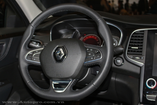
Renault Talisman 2016 còn được trang bị công nghệ Multi-Sense cho phép người cầm vô lăng lựa chọn 1 trong 4 chế độ lái tùy chỉnh có sẵn bao gồm, Eco, Neutral, Comfort, Sport và một chế độ lái Perso do người dùng tự điều chỉnh thông số thích hợp. Công nghệ này kết hợp với hệ thống 4Control vốn kết hợp hệ dẫn động 4 bánh với giảm chấn điện tử.
