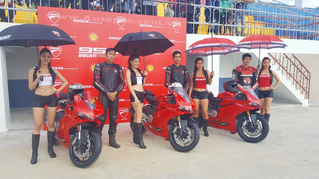 
Ducati Việt Nam vừa tổ chức chương trình Ducati Trackday, buổi trải nghiệm quý giá dành cho các biker Việt tại trường đua mô tô Happy Land tọa lạc tại xã Thạnh Đức, huyện Bến Lức, tỉnh Long An.
