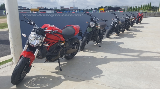 
Một đoàn Ducati Monster 821, Scrambler và Multistrada 1200 cũng được đem đến trường đua mô tô Happy Land để các biker Việt có thể trải nghiệm.
