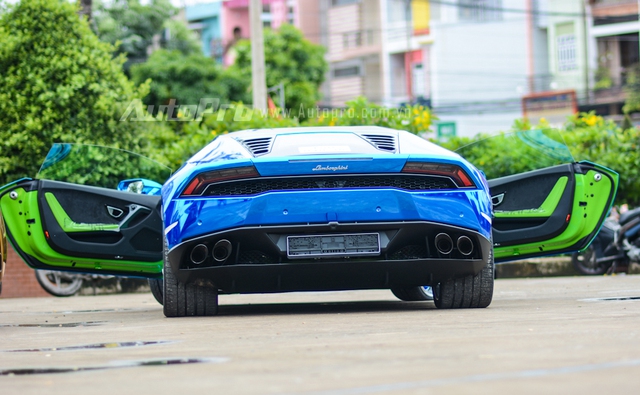 
Lamborghini Huracan được trang bị động cơ V10, dung tích 5,2 lít, sản sinh công suất 610 mã lực tại 8.250 vòng/phút và mô-men xoắn cực đại 560 Nm tại 6.500 vòng/phút.

