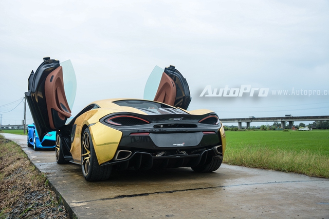McLaren 570S khoe vẻ đẹp chết người trên con đường làng yên bình tại Bến Lức, Long An.