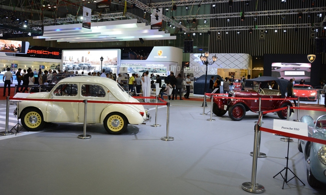 
Đại diện triển lãm ô tô quốc tế Việt Nam 2016 cho biết, dàn xe cổ này được trưng bày để lấp vào gian hàng đáng nhẽ dành cho Jaguar Land Rover vốn đã rút lui vào giờ chót.
