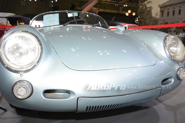 
Nam diễn viên James Dean đã tử vong trong một vụ tai nạn giao thông khi lái chiếc Porsche 550 Spyder của mình. Chiếc Porsche 550 Spyder của James Dean đã va chạm với xe Ford chạy ngược chiều và lấn làn. Vụ tai nạn xảy ra vào ngày 30/9/1955 đã khiến James Dean tử vong trên đường đi cấp cứu.

