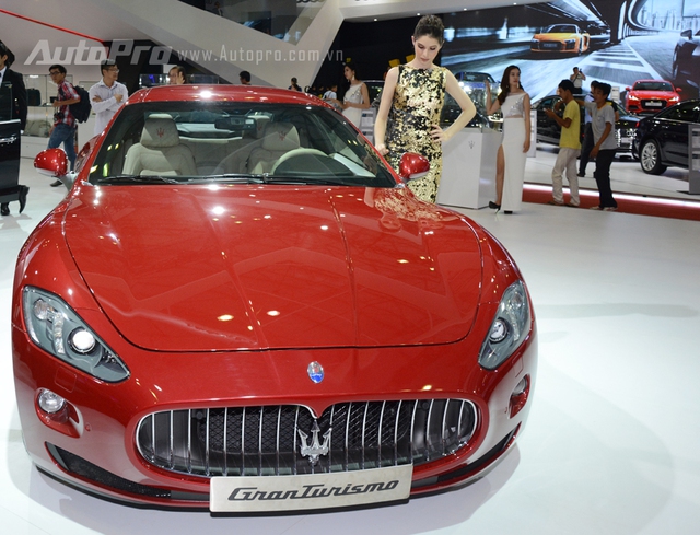 
Maserati GranTurismo chiếc xe thể thao đến từ Ý xuất hiện tại Việt Nam lần đầu vào năm 2008 theo diện nhập khẩu tư nhân, khi đó, thị trường chính là các đại gia Hà thành. Tuy nhiên khoảng một năm trở lại đây cả hai phiên bản mui cứng và mui trần đều rủ nhau Nam tiến.
