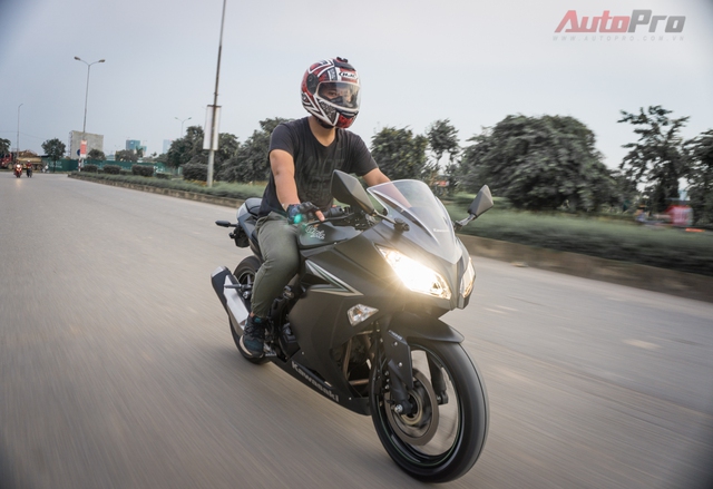 
Ra mắt Việt Nam từ cuối năm 2015, Kawasaki Ninja 300 được phân phối chính hãng với mức giá chỉ 196 triệu Đồng. Tuy nhiên, tới nay, xe chỉ có giá bán 149 triệu Đồng và là sản phẩm Kawasaki chính hãng rẻ bậc nhất tại Việt Nam.
