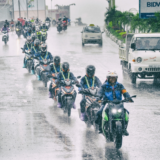 
Các biker và phóng viên đã được trải nghiệm Honda Winner 150 với đầy đủ các dạng cung đường và các kiểu thời tiết của Việt Nam.
