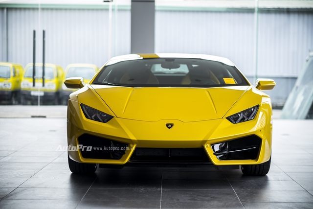 Lamborghini Huracan LP580-2 có khoảng sáng gầm chỉ 127m