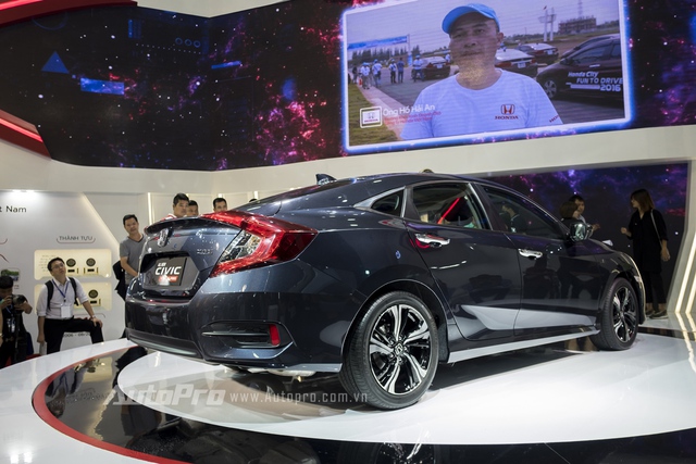 
Hiện hãng Honda chưa công bố giá cụ thể của Civic 2016, điều mà nhiều người tiêu dùng Việt Nam mong chờ nhất. Chúng tôi sẽ cập nhật giá của Honda Civic 2016 tại Việt Nam trong thời gian tới.
