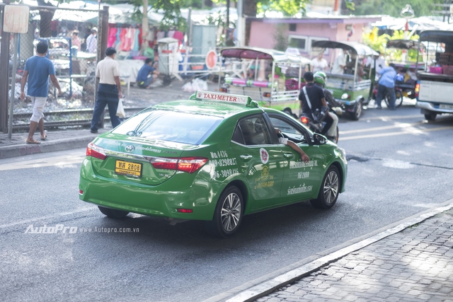 
Ở Việt Nam, Toyota Altis là mẫu xe gia đình khá được ưa chuộng thì tại Thái Lan chỉ để làm xe taxi.
