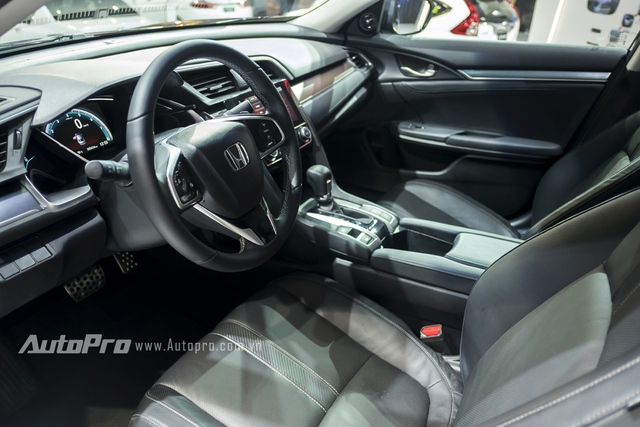 
Không gian nội thất bên trong của Honda Civic thế hệ mới cũng được thay đổi đáng kể để mang lại cảm giác hiện đại và tiện lợi hơn.
