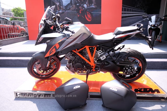 
KTM 1290 Super Duke GT có giá 690 triệu đồng.
