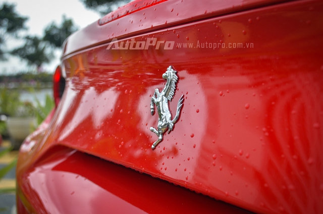 Ferrari 488 GTB sử dụng động cơ V8, tăng áp kép, dung tích 3,9 lít, sản sinh công suất tối đa 661 mã lực tại vòng tua máy 8.000 vòng/phút và mô-men xoắn cực đại 760 Nm tại 3.000 vòng/phút.
