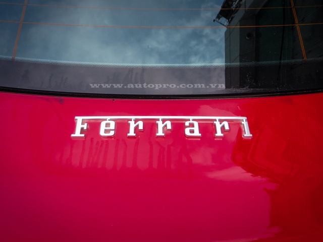 
Ferrari F12 Berlinetta được trang bị động cơ V12, dung tích 6,3 lít, sản sinh công suất tối đa 730 mã lực tại vòng tua máy 8.250 vòng/phút và mô-men xoắn cực đại 690 Nm.
