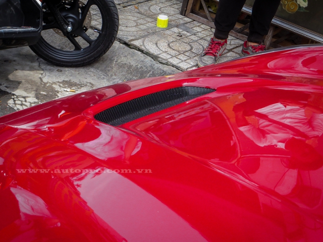 
Ngoài ra, siêu xe Ferrari F12 Berlinetta này còn được trang bị thêm hệ thống treo của Innotech.

