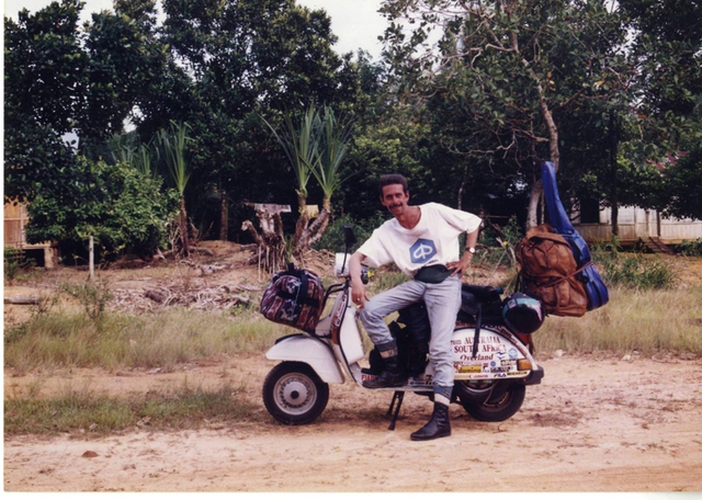 
Giorgio Bettinelli - Người đàn ông rong ruổi khắp thế giới trên chiếc xe Vespa
