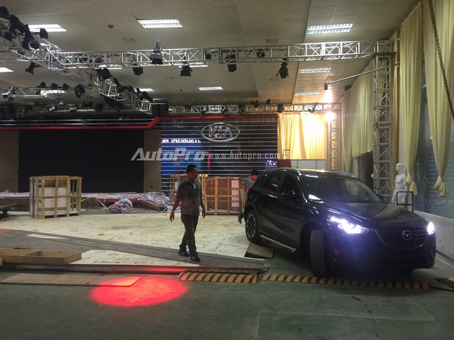 
Chiếc xe Mazda CX-5 với hệ dẫn động AWD cuối cùng đã được vào đến gian hàng của Thaco.
