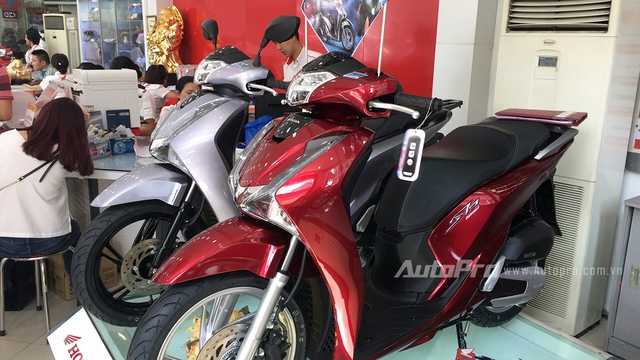 Ngày đầu lên kệ, Honda SH mới đội giá hơn chục triệu đồng - Ảnh 3.