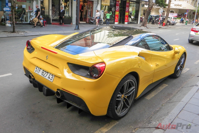 
Ferrari 488 GTB màu vàng trị giá khoảng 16 tỷ Đồng của em trai Phan Thành.
